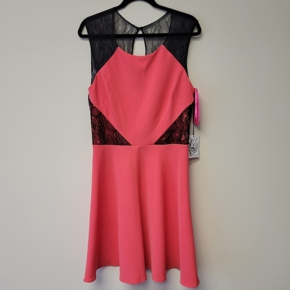 Betsey Johnson Dresses & Skirts - Betsey Johnson Sleeveless Lace Skater Dress Coral Black 14